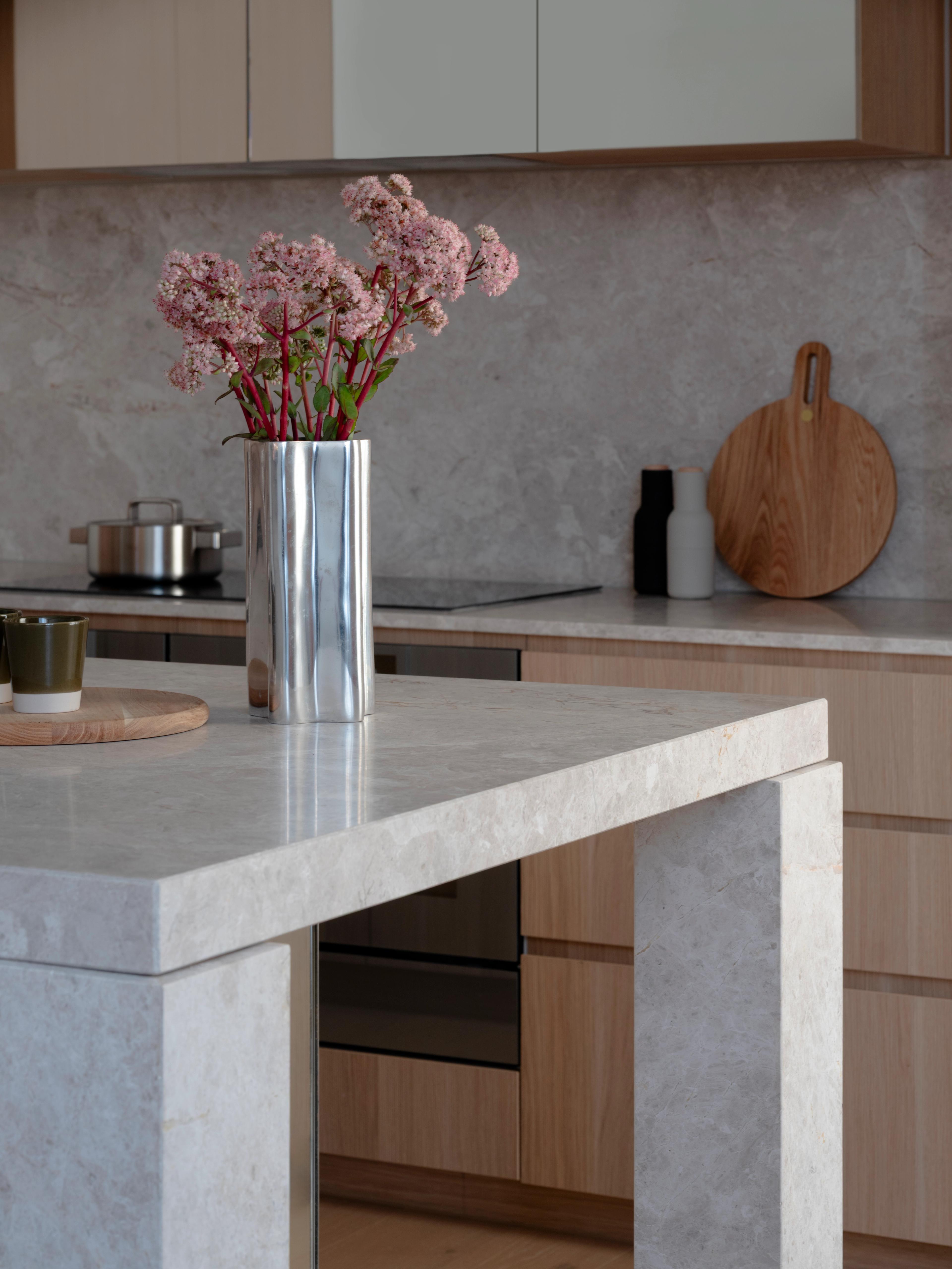 Visual media content