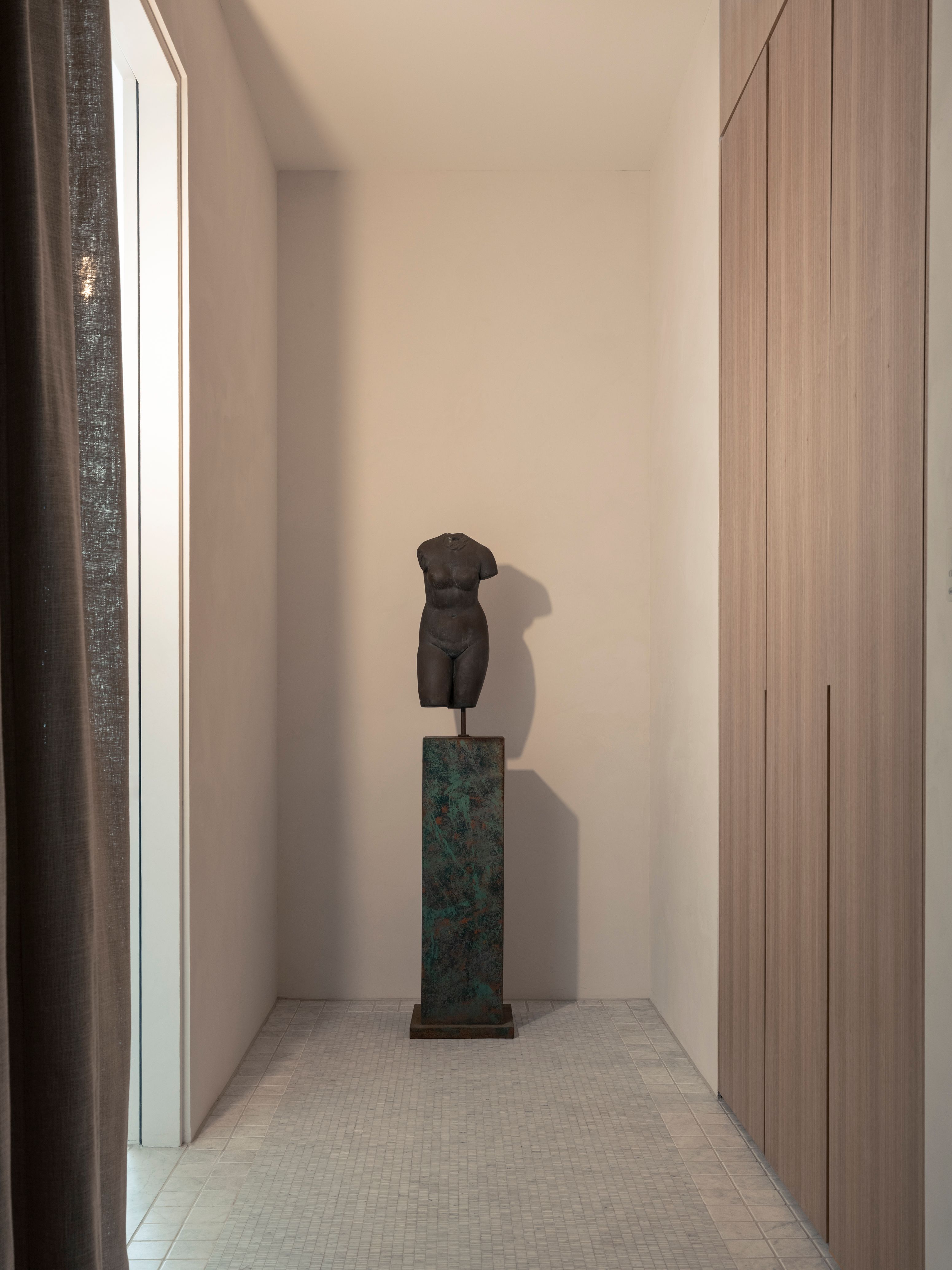 Sculptural work in Melbourne Penthouse by Studio Kennon