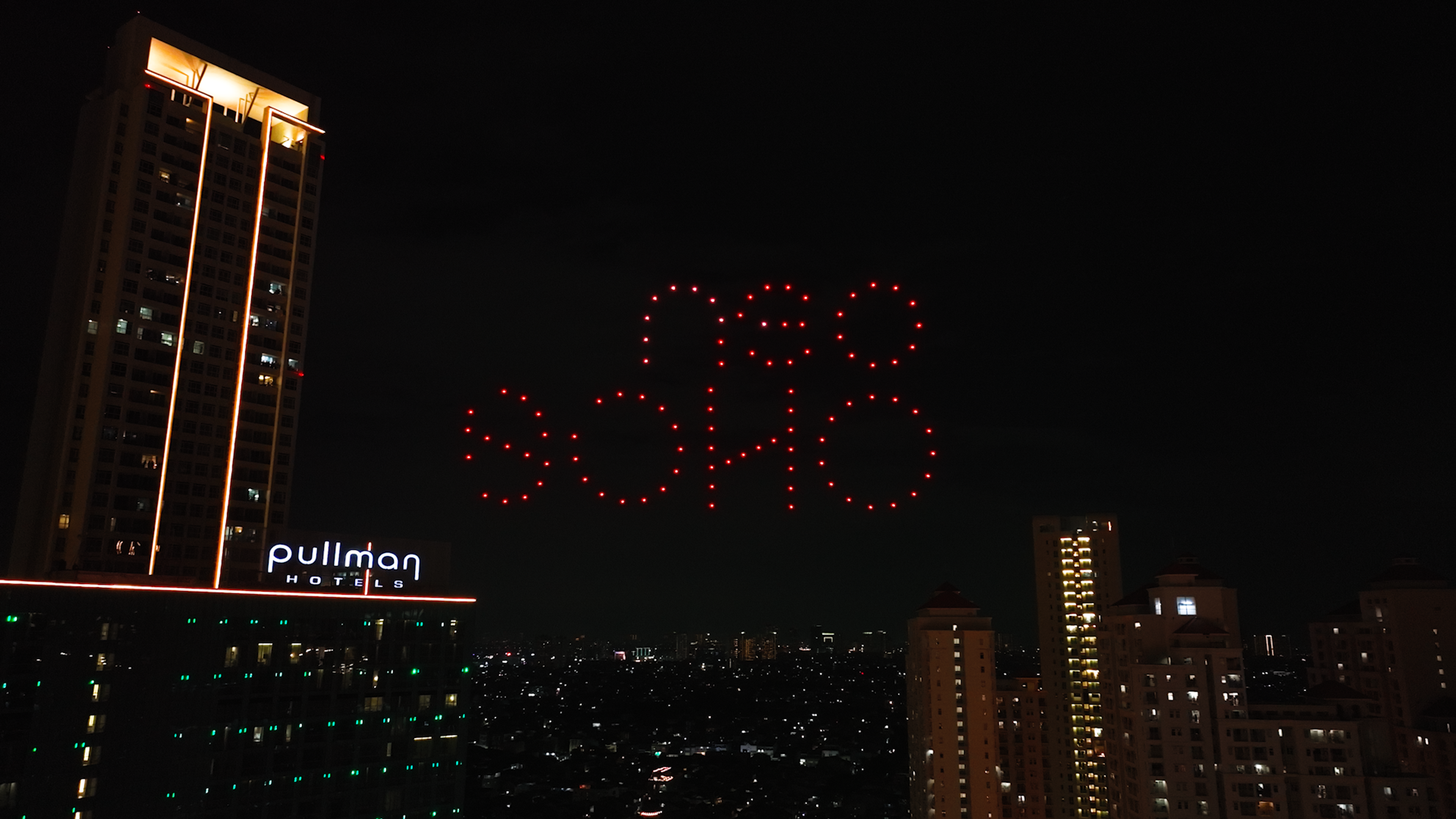 Drone Show Indoor vs Outdoor: Mana yang Tepat untuk Event Anda?