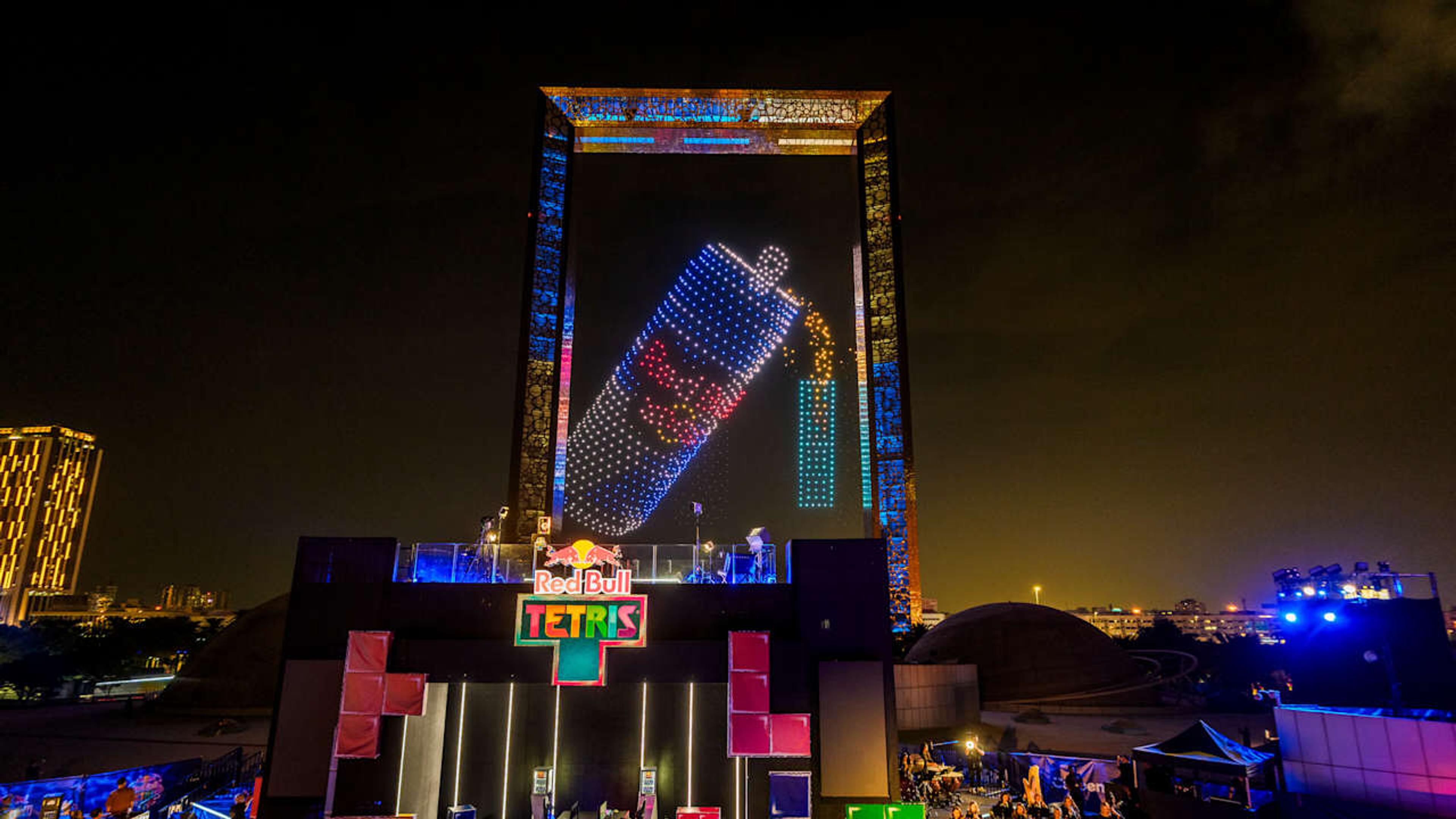 Venue Red Bull Tetris World Final dengan ribuan drone memainkan Tetris di langit malam