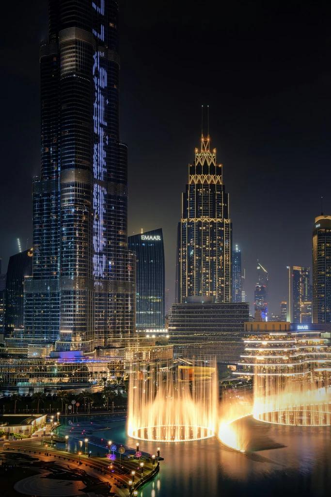 Fountains outside Burj al Khalifa and Dubai Mall
