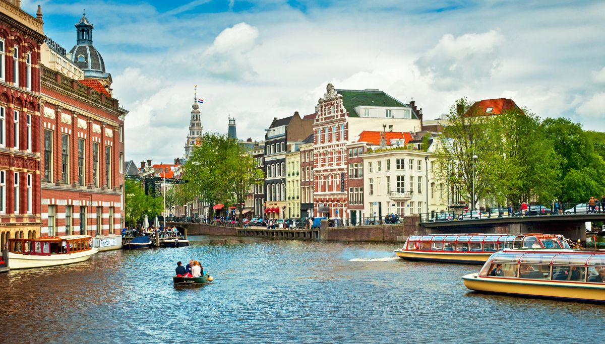 Amsterodam instaluje schody pro kočky, které zachraňují chlupaté miláčky před utopením Amsterodam instaluje schody pro kočky, které zachraňují chlupaté miláčky před utopením