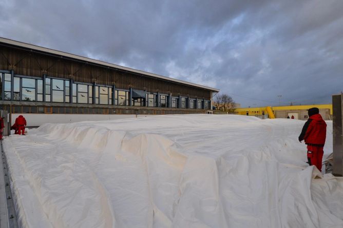 Na Slovanech vzniká nová hala. Na Slovanech vzniká nová hala.