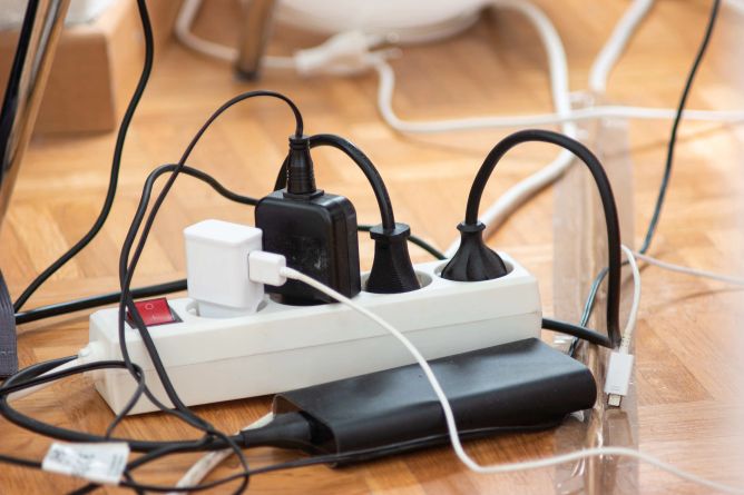 Prodlužovačky zbytečně nepřetěžujte Prodlužovačky zbytečně nepřetěžujte