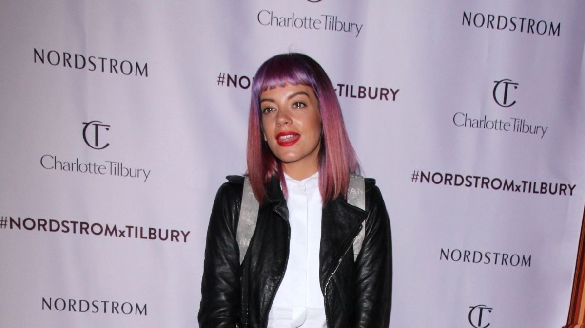 Lily Allen přiznala, že jeden čas byla neustále těhotná. Na potraty chodila jako do obchodu pro rohlíky Lily Allen přiznala, že jeden čas byla neustále těhotná. Na potraty chodila jako do obchodu pro rohlíky