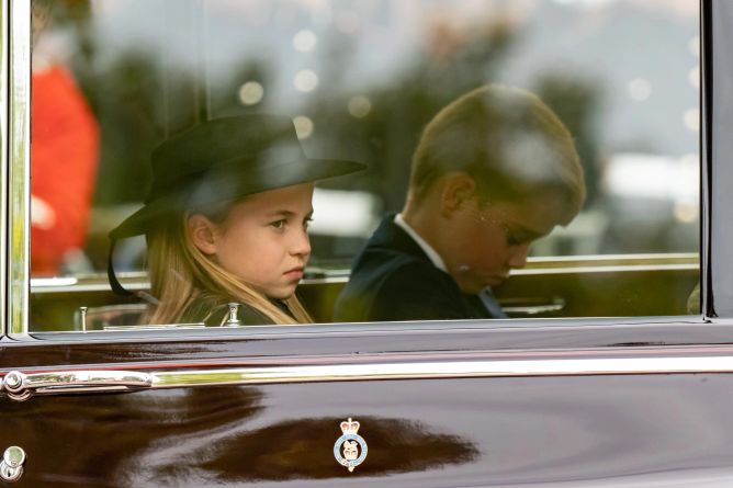 Bizarní nařízení Buckinghamského paláce. George musí od teď žít úplně jinak. Bizarní nařízení Buckinghamského paláce. George musí od teď žít úplně jinak.