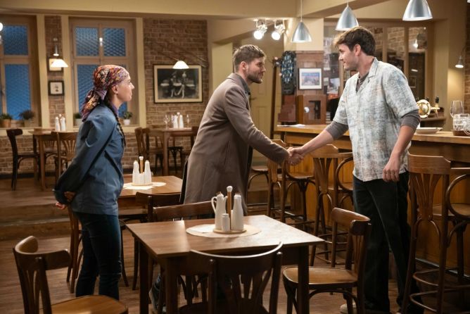 Denis se seznámí i s Jirkou Hložánkem. Denis se seznámí i s Jirkou Hložánkem.