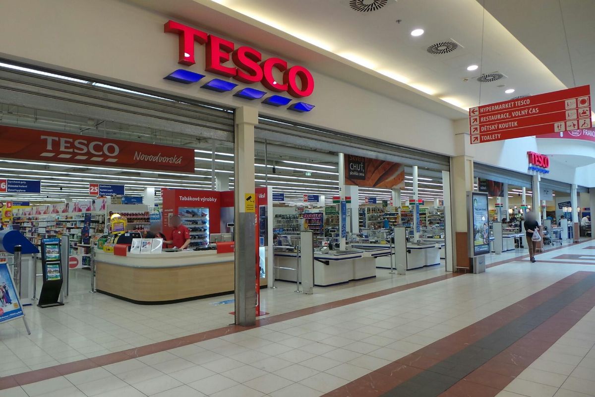 Lidé berou Tesco útokem. Mají velké slevy, toho musíte využít! Lidé berou Tesco útokem. Mají velké slevy, toho musíte využít!
