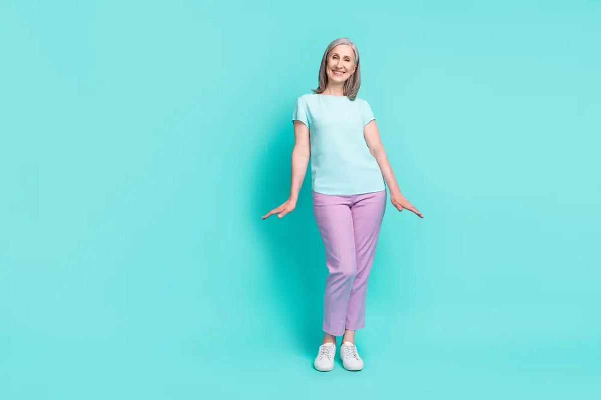 Toto jsou bezkonkurenčně nejhorší kalhoty pro seniorky. Jsou ošklivé, trapné a dělají neforemný zadek Toto jsou bezkonkurenčně nejhorší kalhoty pro seniorky. Jsou ošklivé, trapné a dělají neforemný zadek