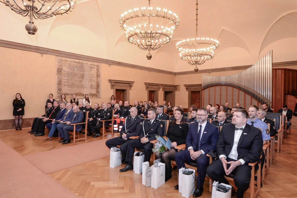 Město Plzeň ocenilo své hrdiny: Zachránili životy a dostali ocenění od města Město Plzeň ocenilo své hrdiny: Zachránili životy a dostali ocenění od města