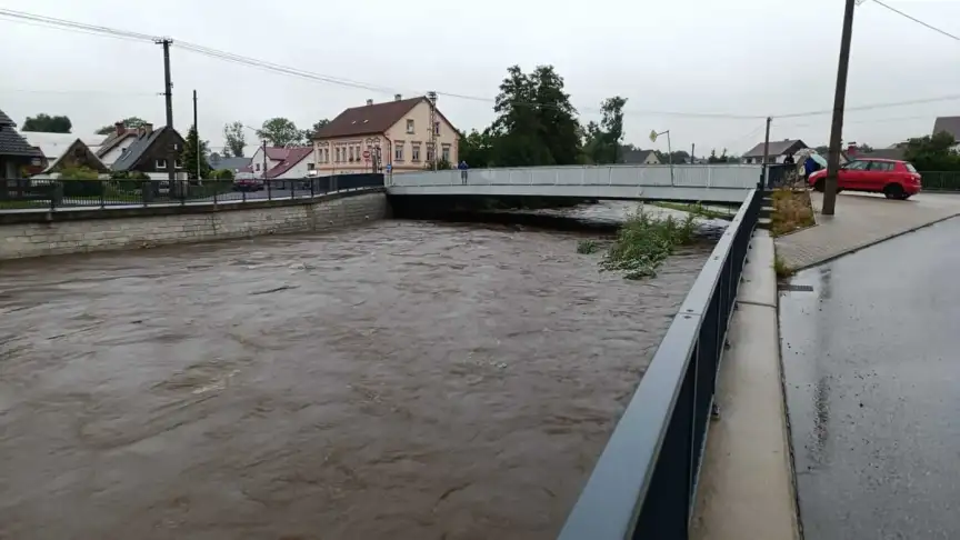 Povodně 2024: Voda je všude, i tam, kde nikdy nebyla. Některé obce jsou odříznuté od světa