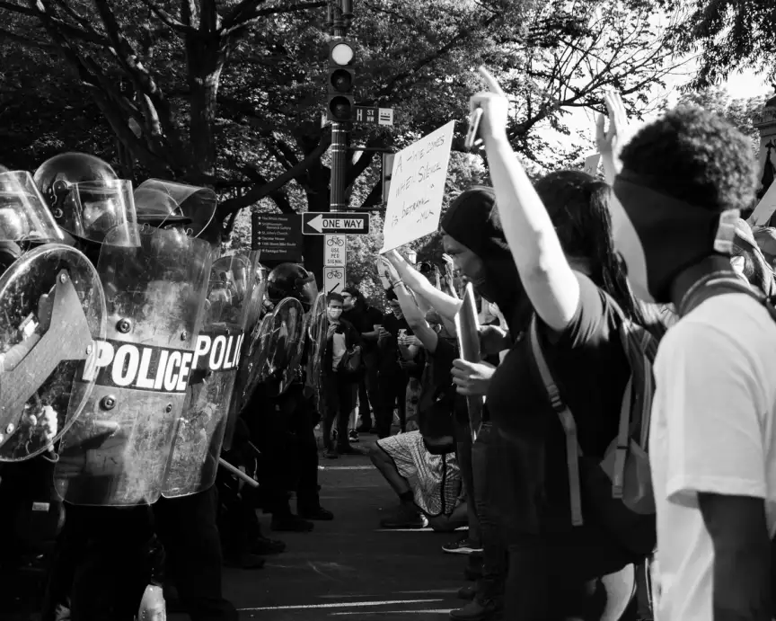 V Londýně se konaly tři demonstrace: Zasahovat musela policie