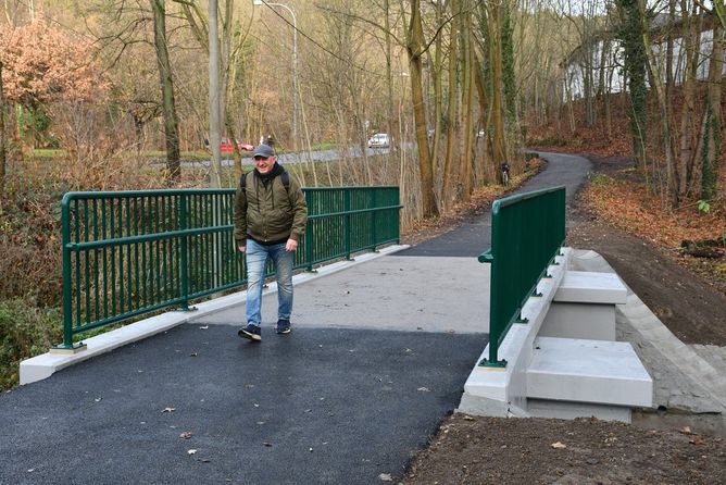 Pěší se dočkali bezpečnější lávky. Pěší se dočkali bezpečnější lávky.