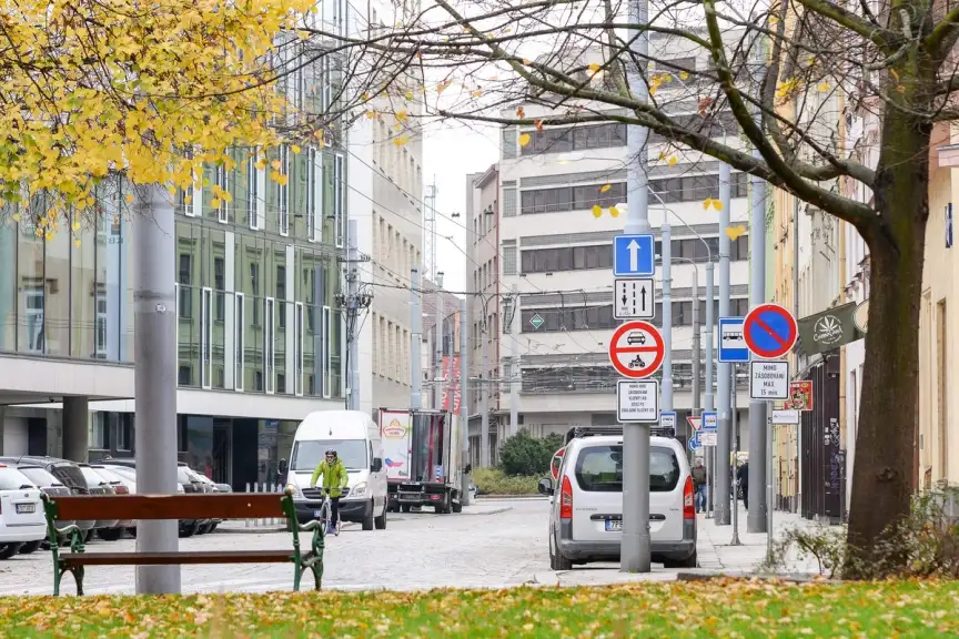 FOTO: Goethova ulice v Plzni se otevírá, zlepšil se i přechod pro chodce