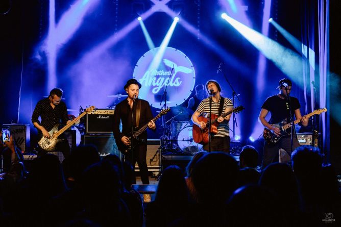 Mother‘s Angels rozjíždí velkolepou show! Nové klipy, tajné hosty i návrat na pódia slibují překvapení roku Mother‘s Angels rozjíždí velkolepou show! Nové klipy, tajné hosty i návrat na pódia slibují překvapení roku