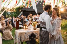 Pohádka Čarovné jablko rozdělila diváky na dva tábory. Pohádka Čarovné jablko rozdělila diváky na dva tábory.