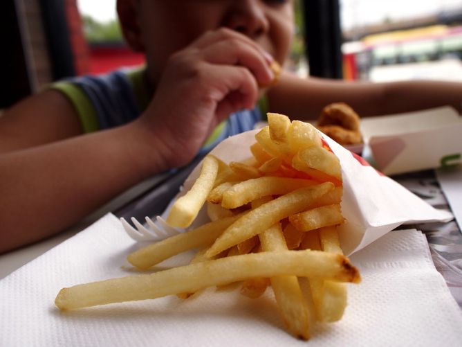 Milujete hranolky nebo řízky z fastfoodu? Odborníci odhalili skrytou hrozbu, ze které mrazí. Milujete hranolky nebo řízky z fastfoodu? Odborníci odhalili skrytou hrozbu, ze které mrazí.