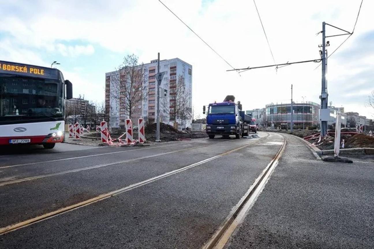 Část Koterovské ulice v Plzni se po rekonstrukci otevře řidičům