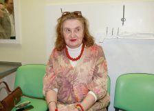 Z hvězdy usedlé dámy symbolem stylu. Eva Holubová ukazuje úplně novou tvář