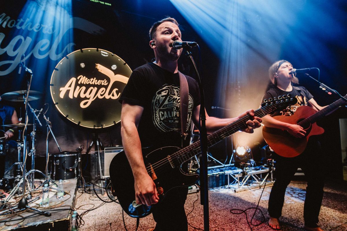 Mother‘s Angels bodují s novými videoklipy. Fanouškům slibují nezapomenutelné zážitky na klubových koncertech Mother‘s Angels bodují s novými videoklipy. Fanouškům slibují nezapomenutelné zážitky na klubových koncertech
