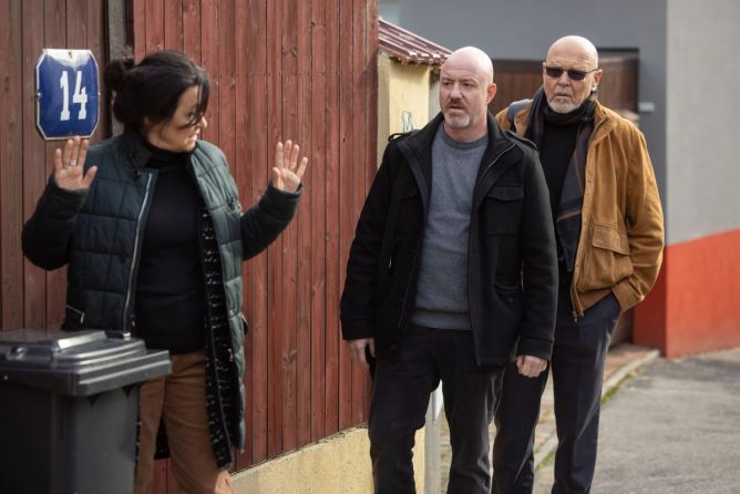 Jirka se svým otcem pátrá po pravdě. Jirka se svým otcem pátrá po pravdě.