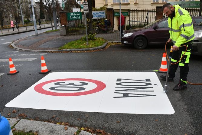 Nová zóna 30 vznikla na Borech. Nová zóna 30 vznikla na Borech.