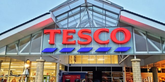 I Tesco posiluje své směny. I Tesco posiluje své směny.