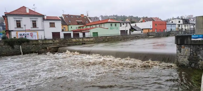 Povodně si vyžádaly několik obětí v Polsku i Rakousku. Situace je kritická