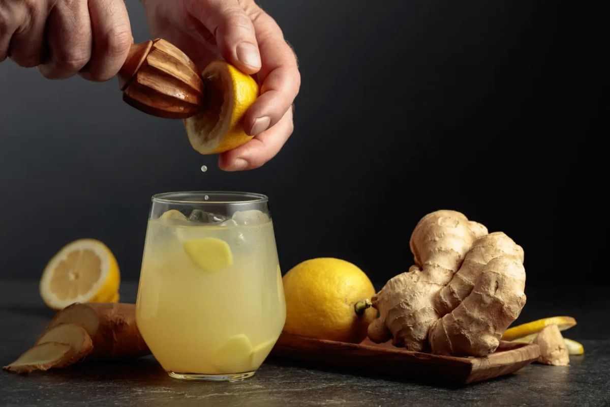 Zalij to vodou a vypij ještě před snídaní. Splaskne ti břicho a ucítíš příval energie větší než po kafi