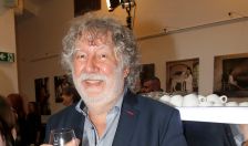 22 oken, světlo a klid: Takhle si Zdeněk Troška zařídil důchod v rodných Hošticích