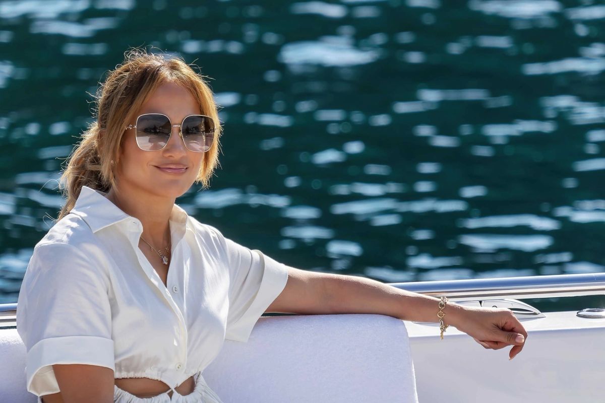 Jennifer Lopez okouzlila v odvážných šatech: Do očí se jí dívat nebudete Jennifer Lopez okouzlila v odvážných šatech: Do očí se jí dívat nebudete