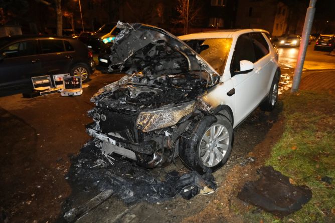 Na Slovanech hořel osobní automobil. Na Slovanech hořel osobní automobil.