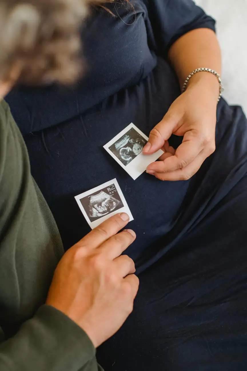 První okamžiky lidského života očima vědců. Děje se něco nevysvětlitelného, říká lékařka