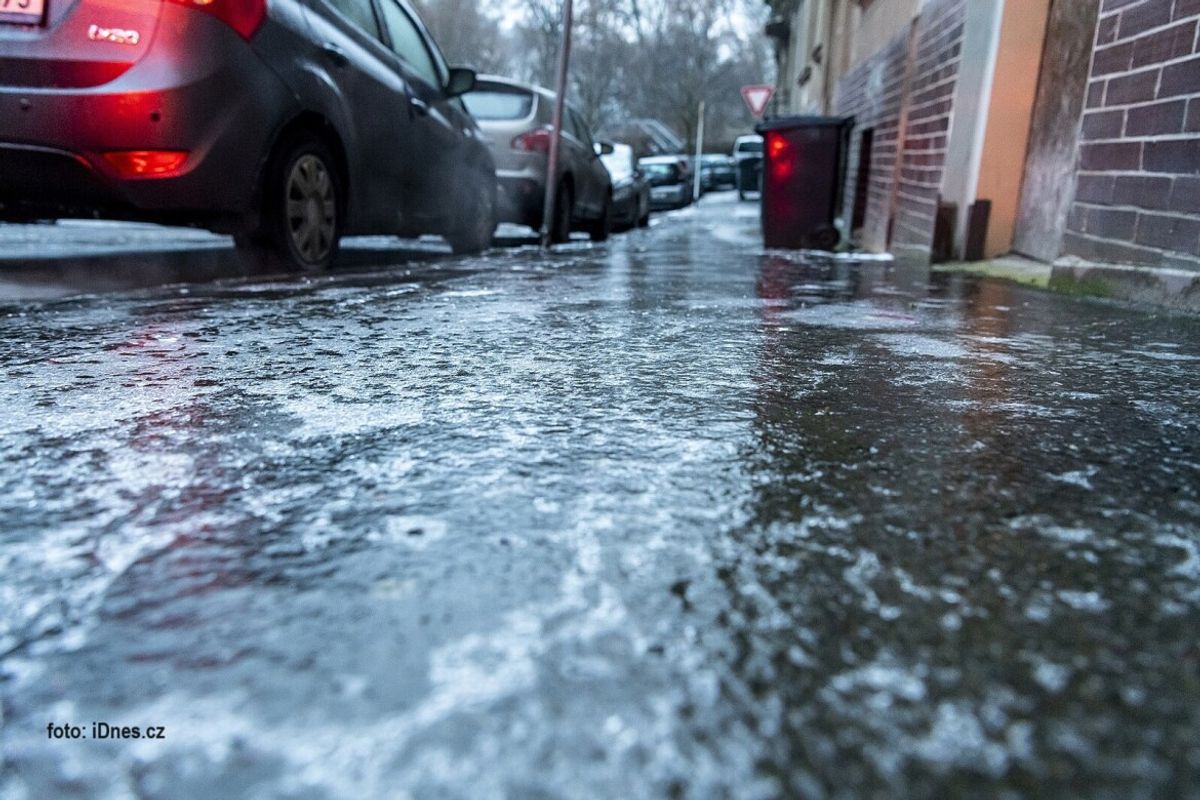 Meteorologové varují: Šílené počasí míří na Česko, buďte opatrní! Meteorologové varují: Šílené počasí míří na Česko, buďte opatrní!