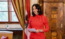 „Všechno nejlepší, Topko!“ přišla sprcha od voličů.