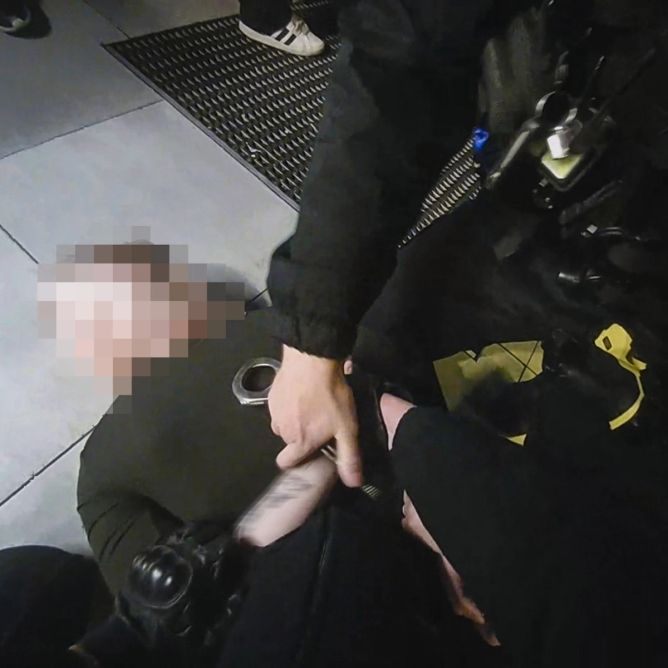 Strážnici v Plzni měli pořádně veselo. Strážnici v Plzni měli pořádně veselo.