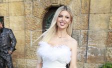 Když se maminka baví: Lela Vémola ve Varech, syna svěřila do rukou profesionálky