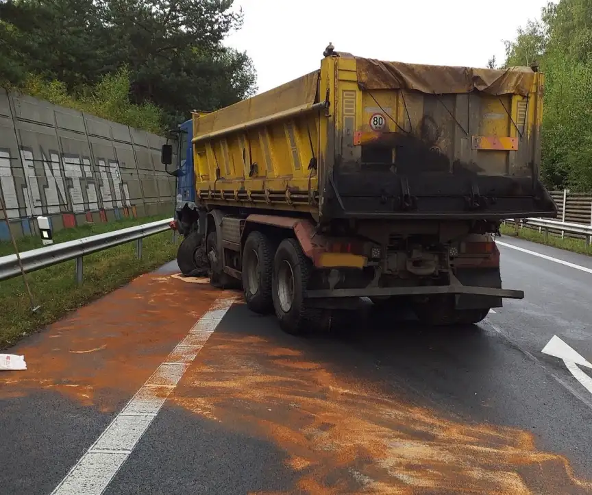 U Moravské Třebové se stala vážná nehoda. Přistává zde vrtulník, několik zraněných