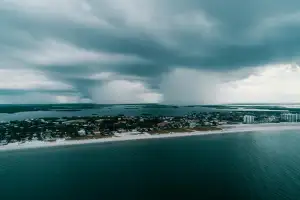 Slzy meteorologa v přímém přenosu: Florida se připravuje na katastrofu obludných rozměrů