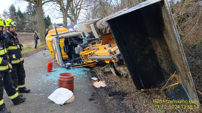 Nehoda zemědělského vozu. Nehoda zemědělského vozu.