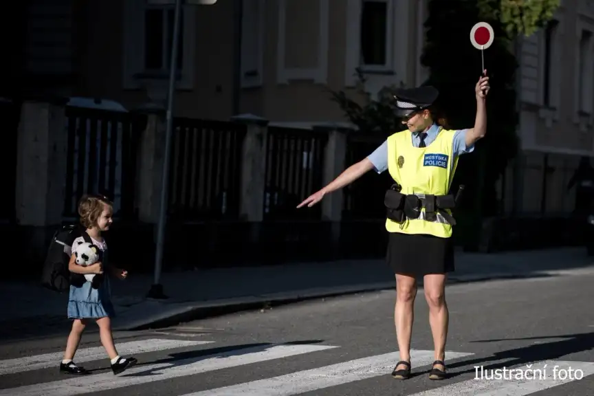 V Ostravě budou i letos pomáhat dětem u školy strážníci městské policie