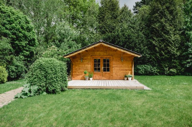 Nikdy nehnul prstem, a přesto má od státu dům. Sousedi zuří a mluví o obrovské nespravedlnosti. Nikdy nehnul prstem, a přesto má od státu dům. Sousedi zuří a mluví o obrovské nespravedlnosti.