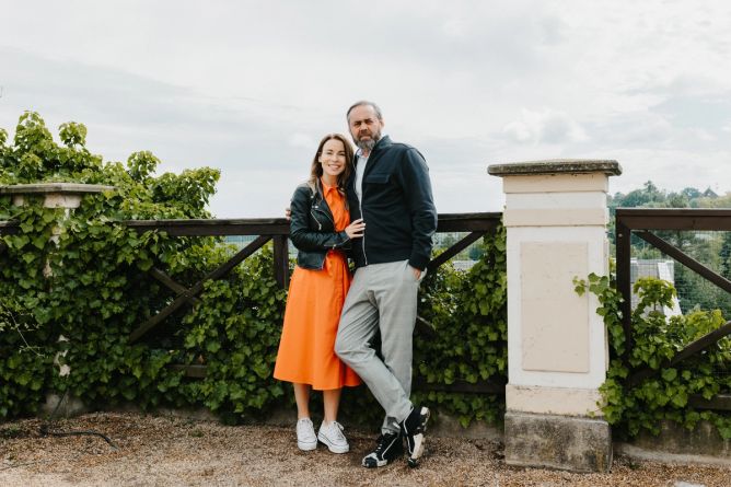 Se svou partnerkou čekají dítě. Se svou partnerkou čekají dítě.