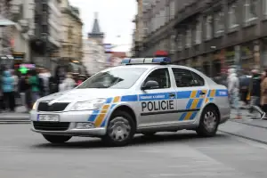 Velký zásah policie v Rokycanech, na místě se střílelo