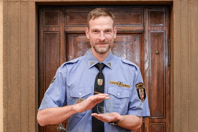 Město Plzeň vyznamenalo hrdiny. Město Plzeň vyznamenalo hrdiny.