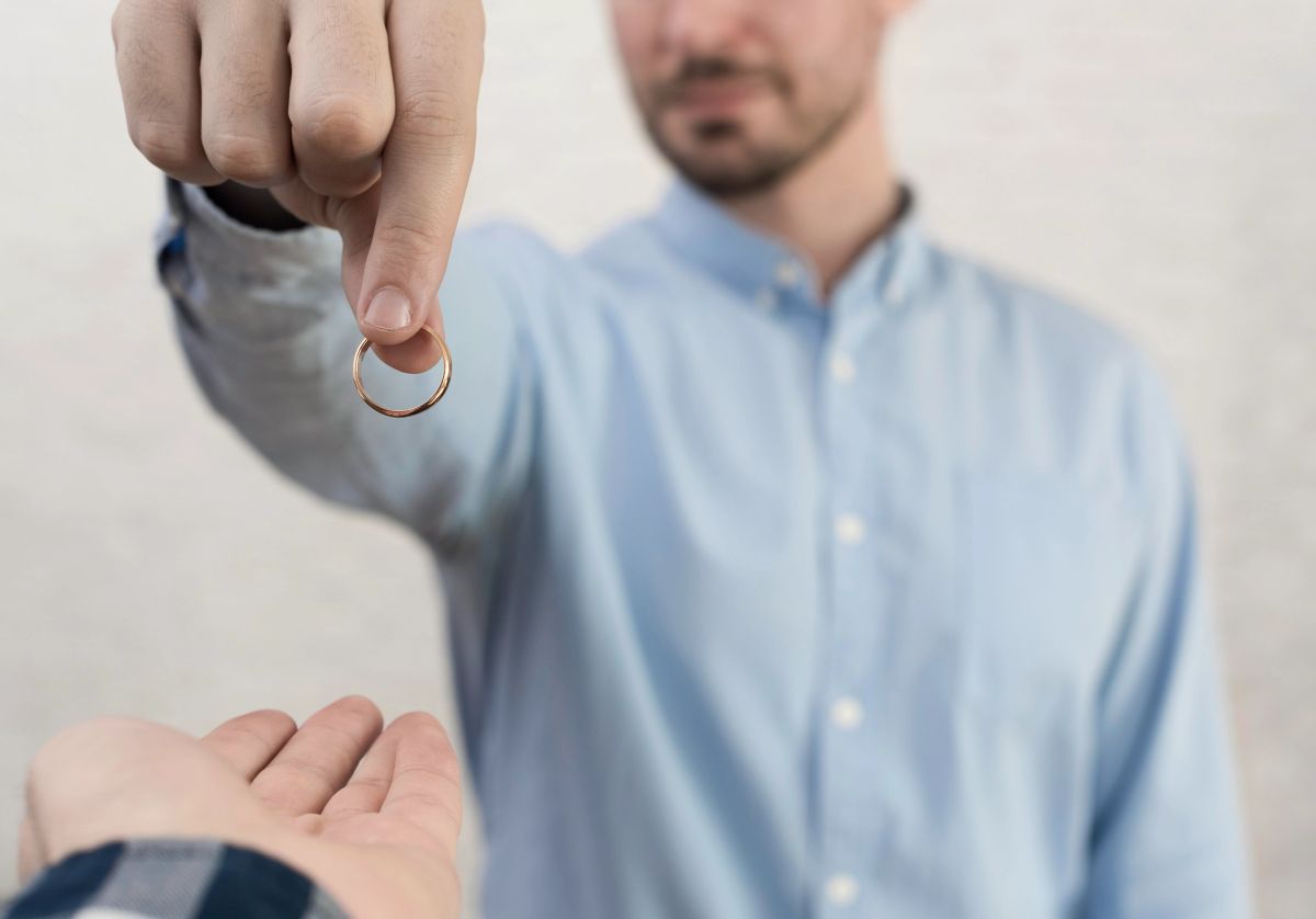 Manžel přestal nosit snubní prsten. Nikdo mi dodnes jeho důvody nevěří, říká Eliška (29) Manžel přestal nosit snubní prsten. Nikdo mi dodnes jeho důvody nevěří, říká Eliška (29)