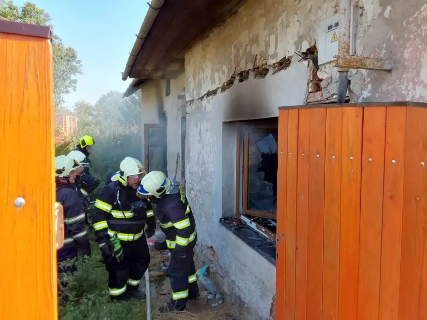 Na Olomoucku hoří dům: Jeden člověk je v kritickém stavu, škoda přes půl milionu