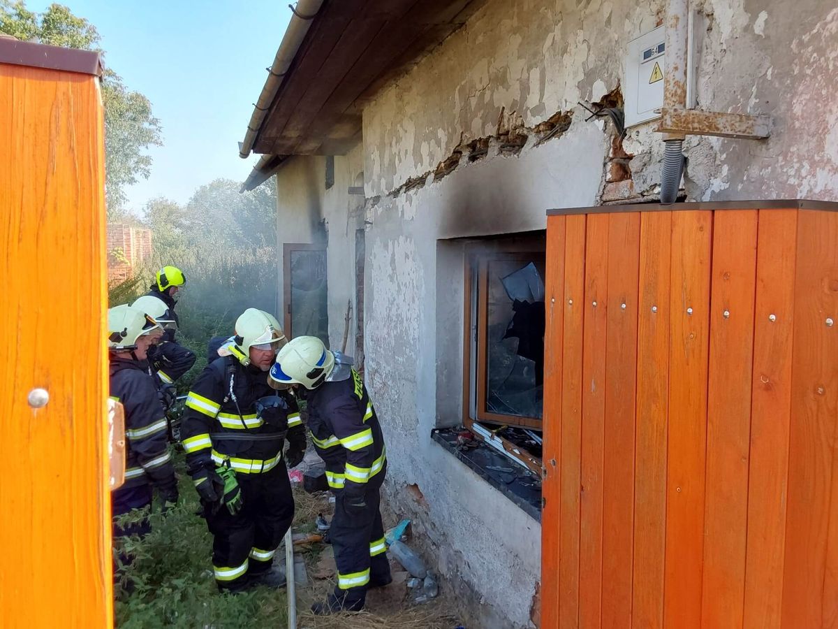Na Olomoucku hoří dům: Jeden člověk je v kritickém stavu, škoda přes půl milionu Na Olomoucku hoří dům: Jeden člověk je v kritickém stavu, škoda přes půl milionu