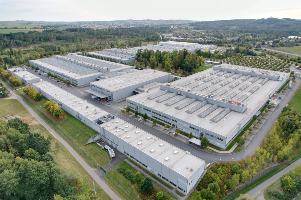 Známá firma se rozhodla propustit několik tisíc zaměstnanců. Chystají velké personální změny Známá firma se rozhodla propustit několik tisíc zaměstnanců. Chystají velké personální změny