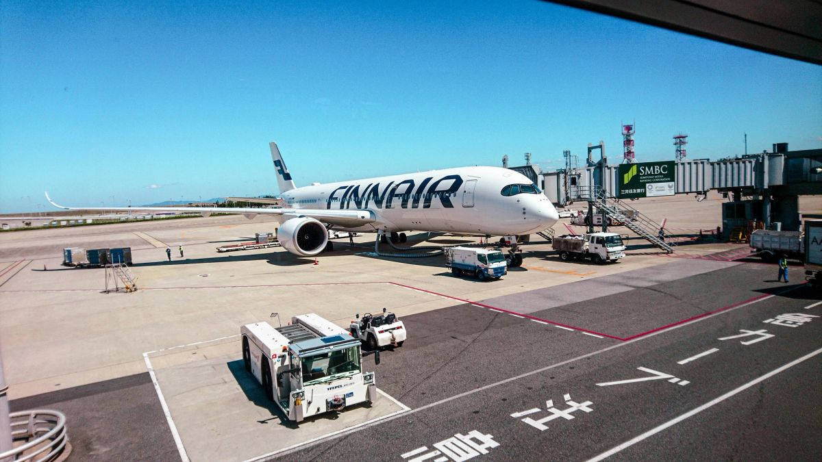 Finnair ruší lety: Tisíce lidí zůstaly kvůli nečekané události na letišti, odlet je v nedohlednu Finnair ruší lety: Tisíce lidí zůstaly kvůli nečekané události na letišti, odlet je v nedohlednu